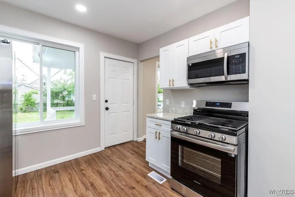 52 Hawthorne Avenue, Tonawanda, New York 14223, Tonawanda, New York 14223, 3 Bedrooms Bedrooms, 6 Rooms Rooms,2 BathroomsBathrooms,Residential Lease,For Rent,52 Hawthorne Avenue, Tonawanda, New York 14223,B1625526