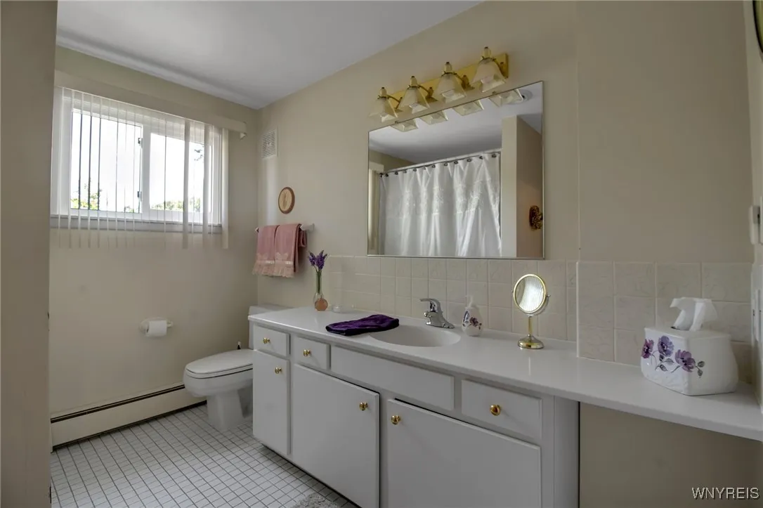 6917 Colonial Drive, Niagara, New York 14305, Niagara, New York 14305, 4 Bedrooms Bedrooms, 7 Rooms Rooms,2 BathroomsBathrooms,Residential,For Sale,6917 Colonial Drive, Niagara, New York 14305,B1623585