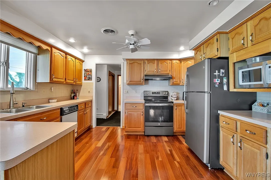 6917 Colonial Drive, Niagara, New York 14305, Niagara, New York 14305, 4 Bedrooms Bedrooms, 7 Rooms Rooms,2 BathroomsBathrooms,Residential,For Sale,6917 Colonial Drive, Niagara, New York 14305,B1623585