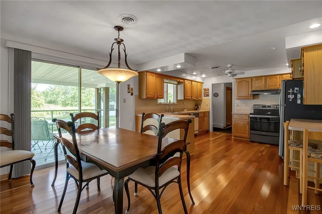 6917 Colonial Drive, Niagara, New York 14305, Niagara, New York 14305, 4 Bedrooms Bedrooms, 7 Rooms Rooms,2 BathroomsBathrooms,Residential,For Sale,6917 Colonial Drive, Niagara, New York 14305,B1623585