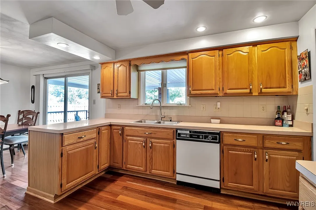 6917 Colonial Drive, Niagara, New York 14305, Niagara, New York 14305, 4 Bedrooms Bedrooms, 7 Rooms Rooms,2 BathroomsBathrooms,Residential,For Sale,6917 Colonial Drive, Niagara, New York 14305,B1623585