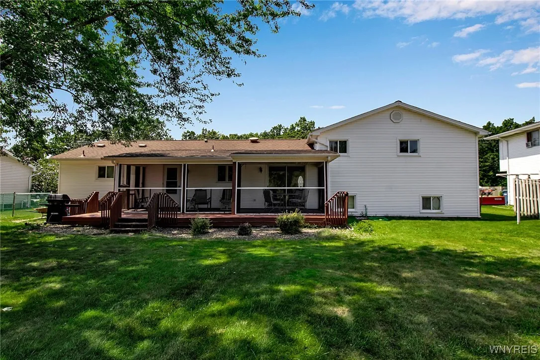 6917 Colonial Drive, Niagara, New York 14305, Niagara, New York 14305, 4 Bedrooms Bedrooms, 7 Rooms Rooms,2 BathroomsBathrooms,Residential,For Sale,6917 Colonial Drive, Niagara, New York 14305,B1623585