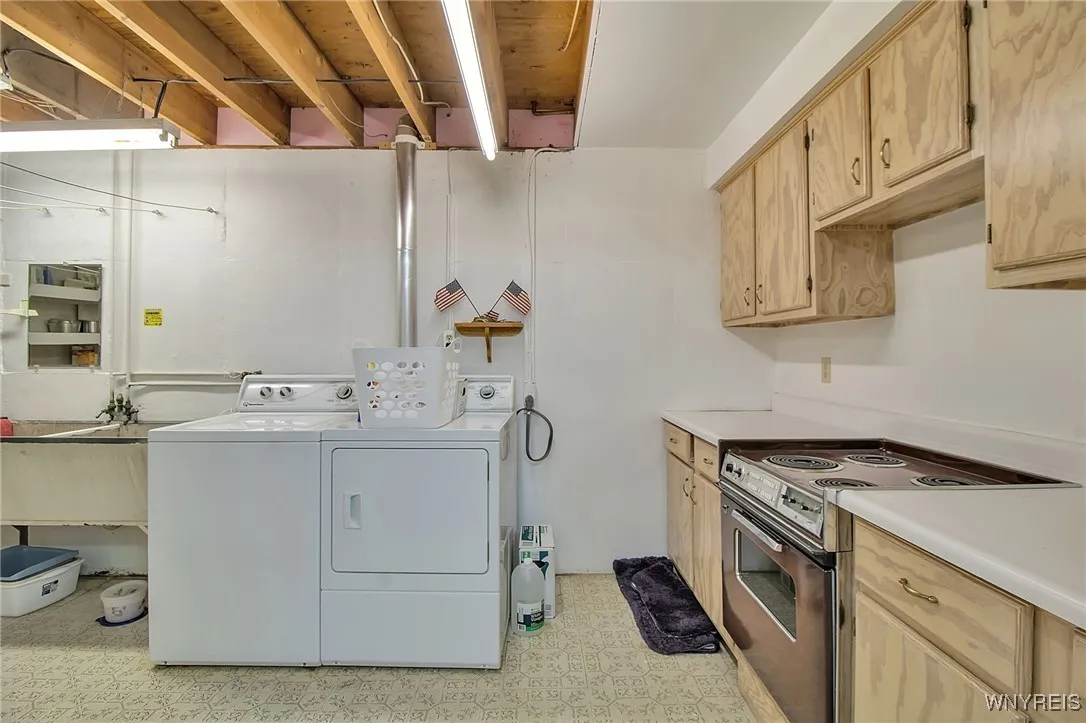 6917 Colonial Drive, Niagara, New York 14305, Niagara, New York 14305, 4 Bedrooms Bedrooms, 7 Rooms Rooms,2 BathroomsBathrooms,Residential,For Sale,6917 Colonial Drive, Niagara, New York 14305,B1623585