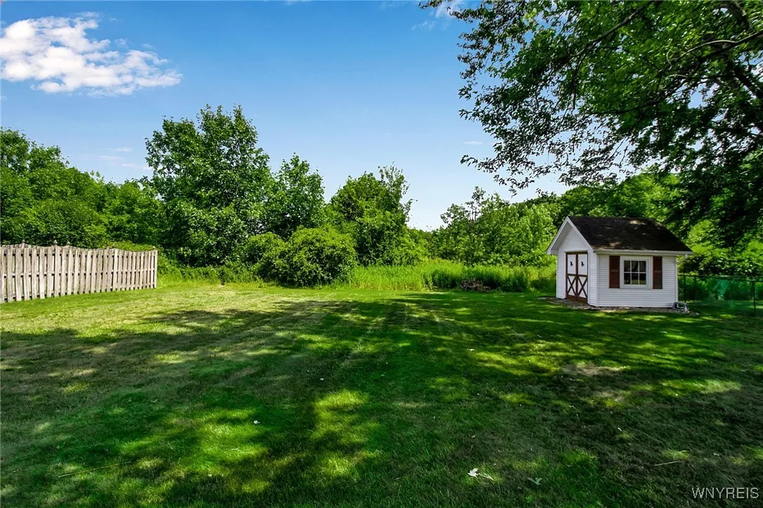 6917 Colonial Drive, Niagara, New York 14305, Niagara, New York 14305, 4 Bedrooms Bedrooms, 7 Rooms Rooms,2 BathroomsBathrooms,Residential,For Sale,6917 Colonial Drive, Niagara, New York 14305,B1623585