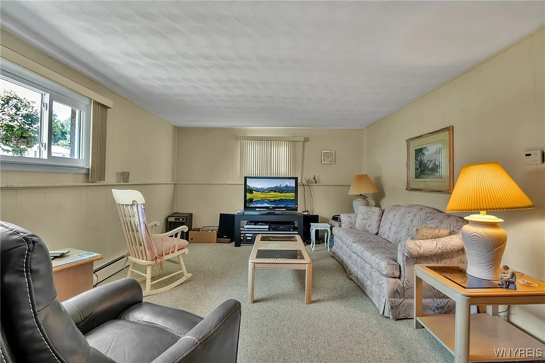 6917 Colonial Drive, Niagara, New York 14305, Niagara, New York 14305, 4 Bedrooms Bedrooms, 7 Rooms Rooms,2 BathroomsBathrooms,Residential,For Sale,6917 Colonial Drive, Niagara, New York 14305,B1623585