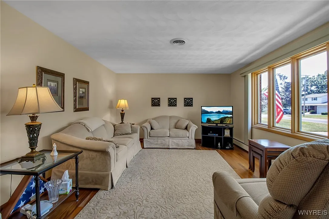 6917 Colonial Drive, Niagara, New York 14305, Niagara, New York 14305, 4 Bedrooms Bedrooms, 7 Rooms Rooms,2 BathroomsBathrooms,Residential,For Sale,6917 Colonial Drive, Niagara, New York 14305,B1623585