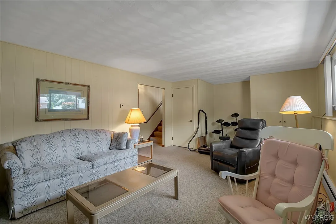6917 Colonial Drive, Niagara, New York 14305, Niagara, New York 14305, 4 Bedrooms Bedrooms, 7 Rooms Rooms,2 BathroomsBathrooms,Residential,For Sale,6917 Colonial Drive, Niagara, New York 14305,B1623585