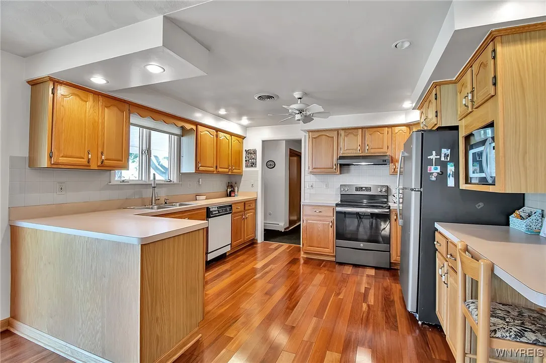 6917 Colonial Drive, Niagara, New York 14305, Niagara, New York 14305, 4 Bedrooms Bedrooms, 7 Rooms Rooms,2 BathroomsBathrooms,Residential,For Sale,6917 Colonial Drive, Niagara, New York 14305,B1623585