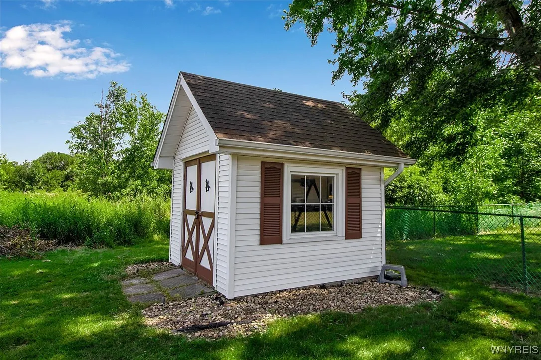 6917 Colonial Drive, Niagara, New York 14305, Niagara, New York 14305, 4 Bedrooms Bedrooms, 7 Rooms Rooms,2 BathroomsBathrooms,Residential,For Sale,6917 Colonial Drive, Niagara, New York 14305,B1623585