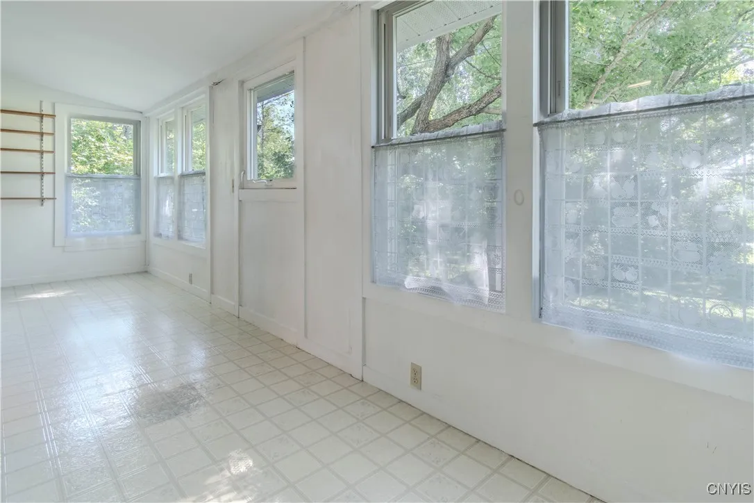 3 season enclosed porch of Kitchen