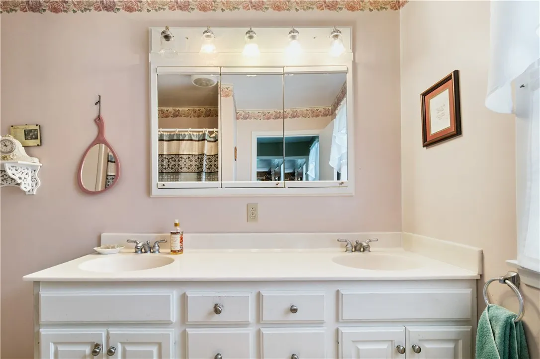 2666 Himrod Road, Milo, New York 14527, Milo, New York 14527, 4 Bedrooms Bedrooms, 11 Rooms Rooms,2 BathroomsBathrooms,Residential,Closed,2666 Himrod Road, Milo, New York 14527,0,R1624638