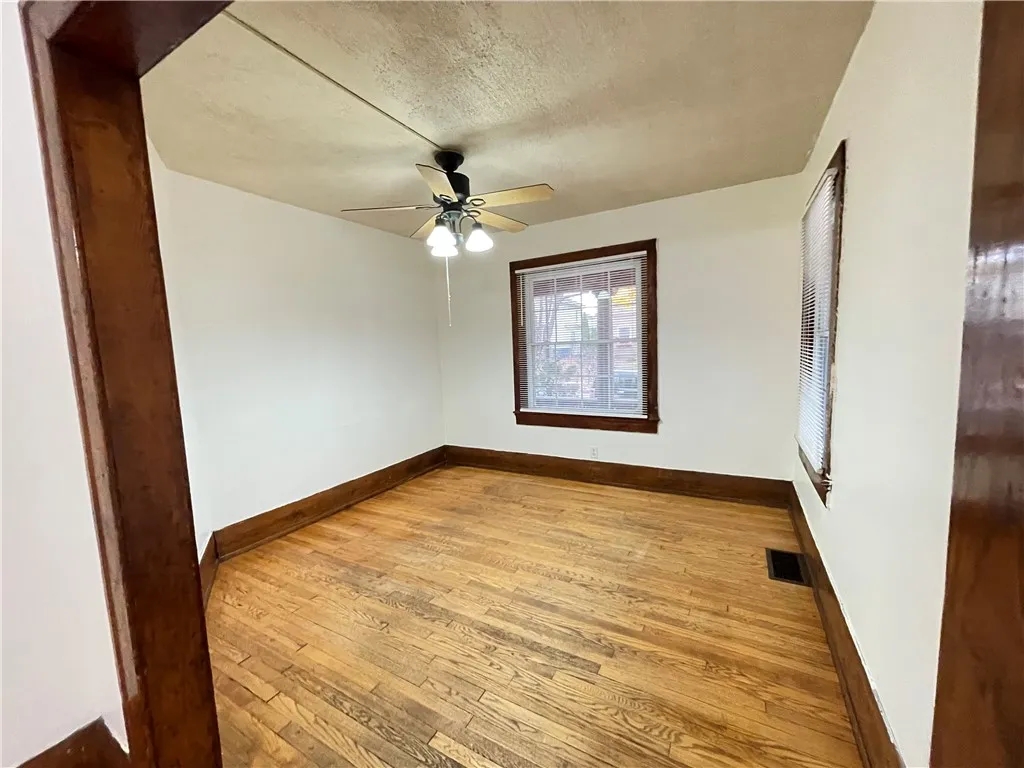 145 Hamilton Street 143, Rochester, New York 14620, Rochester, New York 14620, 6 Bedrooms Bedrooms, ,2 BathroomsBathrooms,Residential,For Sale,145 Hamilton Street 143, Rochester, New York 14620,R1624611