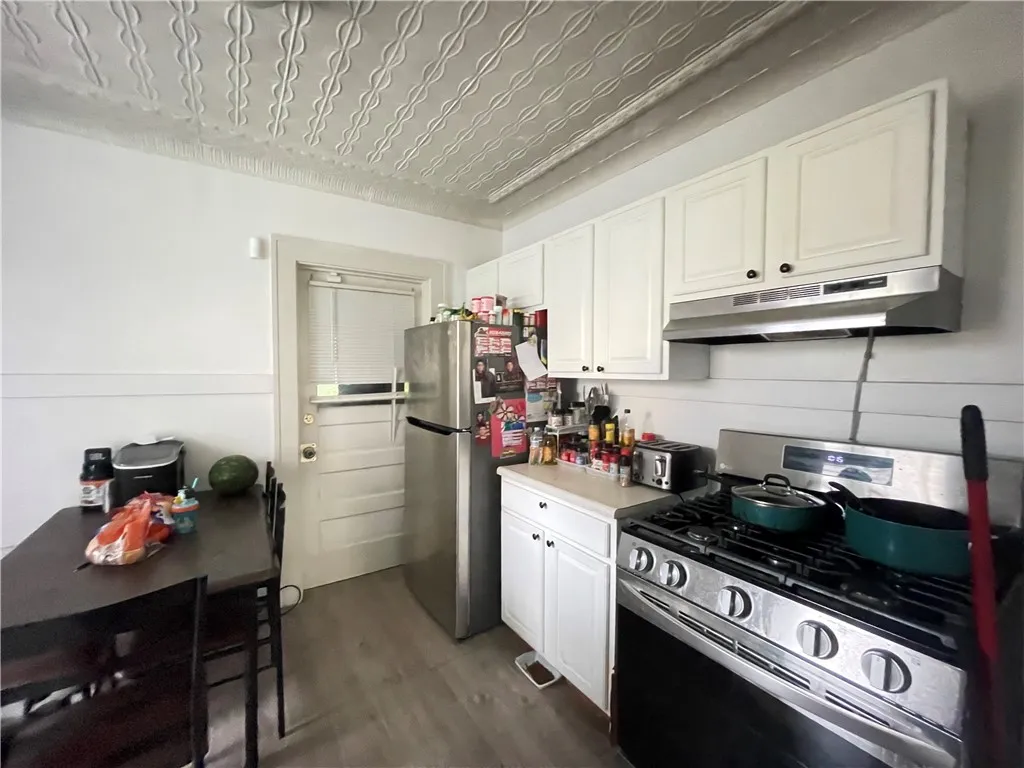 145 Hamilton Street 143, Rochester, New York 14620, Rochester, New York 14620, 6 Bedrooms Bedrooms, ,2 BathroomsBathrooms,Residential,For Sale,145 Hamilton Street 143, Rochester, New York 14620,R1624611
