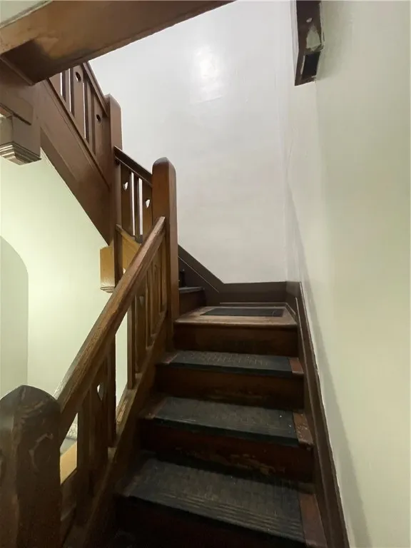 145 Hamilton Street 143, Rochester, New York 14620, Rochester, New York 14620, 6 Bedrooms Bedrooms, ,2 BathroomsBathrooms,Residential,For Sale,145 Hamilton Street 143, Rochester, New York 14620,R1624611