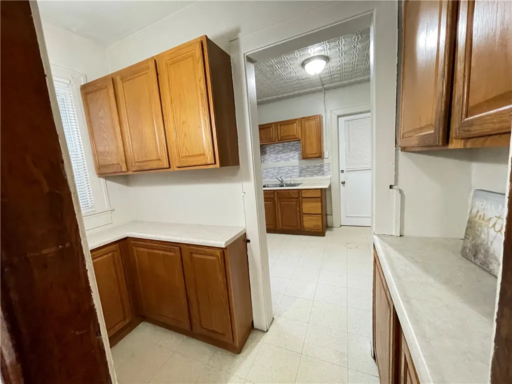 145 Hamilton Street 143, Rochester, New York 14620, Rochester, New York 14620, 6 Bedrooms Bedrooms, ,2 BathroomsBathrooms,Residential,For Sale,145 Hamilton Street 143, Rochester, New York 14620,R1624611