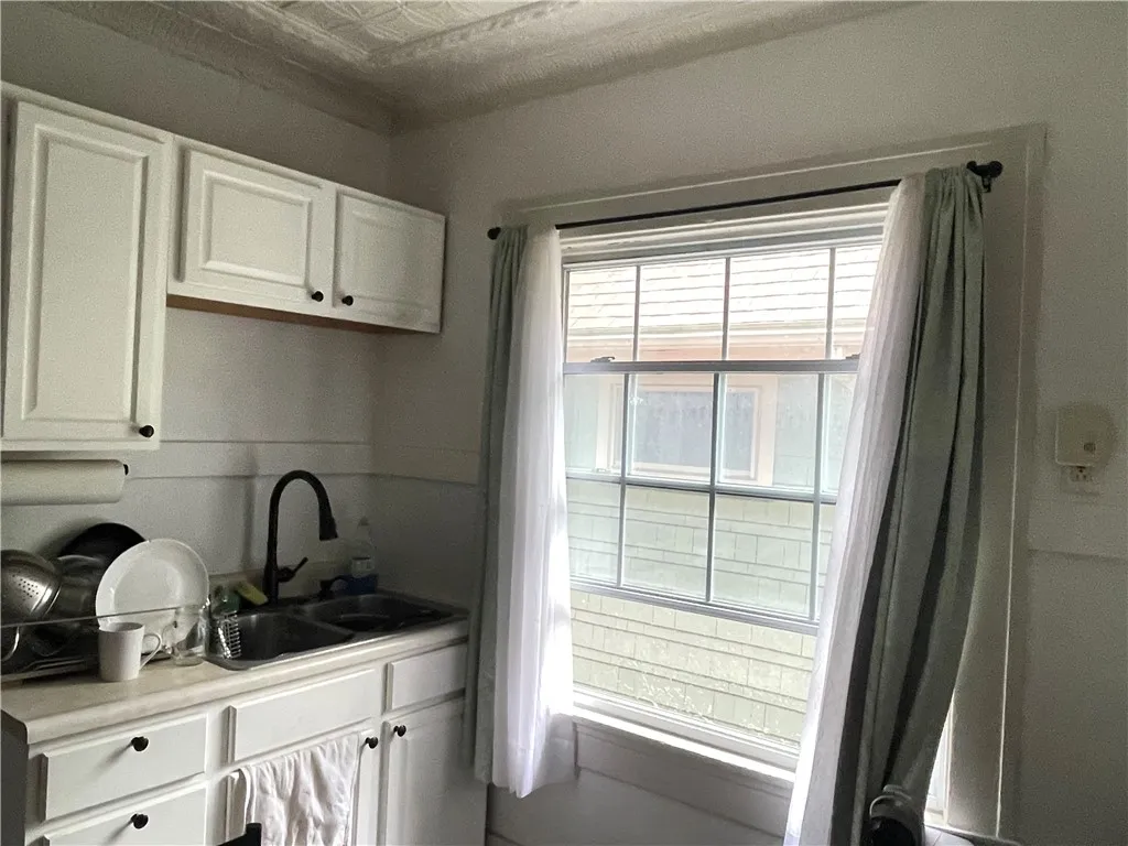 145 Hamilton Street 143, Rochester, New York 14620, Rochester, New York 14620, 6 Bedrooms Bedrooms, ,2 BathroomsBathrooms,Residential,For Sale,145 Hamilton Street 143, Rochester, New York 14620,R1624611