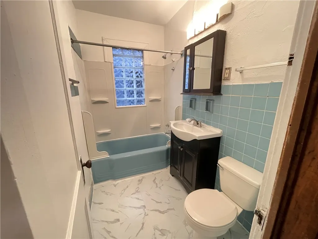 145 Hamilton Street 143, Rochester, New York 14620, Rochester, New York 14620, 6 Bedrooms Bedrooms, ,2 BathroomsBathrooms,Residential,For Sale,145 Hamilton Street 143, Rochester, New York 14620,R1624611
