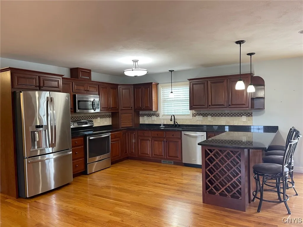 Cherry cabinets, granite counters!