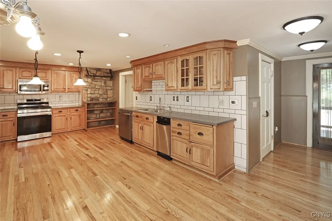 211 Collin Avenue, Manlius, New York 13066, Manlius, New York 13066, 5 Bedrooms Bedrooms, 11 Rooms Rooms,3 BathroomsBathrooms,Residential,For Sale,211 Collin Avenue, Manlius, New York 13066,S1625244