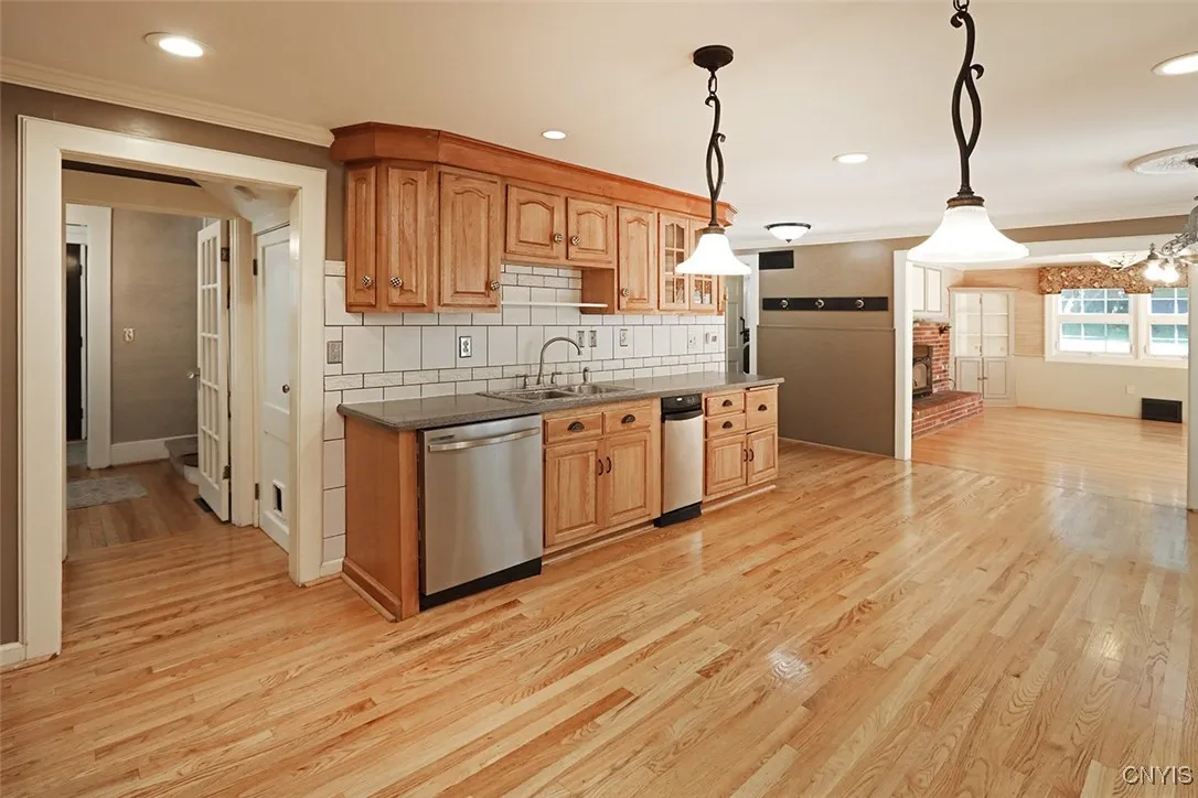 211 Collin Avenue, Manlius, New York 13066, Manlius, New York 13066, 5 Bedrooms Bedrooms, 11 Rooms Rooms,3 BathroomsBathrooms,Residential,For Sale,211 Collin Avenue, Manlius, New York 13066,S1625244