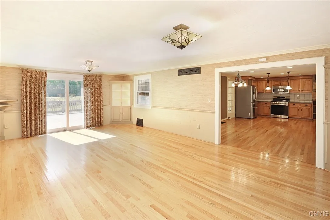 211 Collin Avenue, Manlius, New York 13066, Manlius, New York 13066, 5 Bedrooms Bedrooms, 11 Rooms Rooms,3 BathroomsBathrooms,Residential,For Sale,211 Collin Avenue, Manlius, New York 13066,S1625244