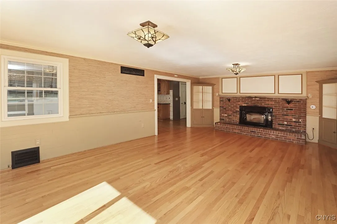 211 Collin Avenue, Manlius, New York 13066, Manlius, New York 13066, 5 Bedrooms Bedrooms, 11 Rooms Rooms,3 BathroomsBathrooms,Residential,For Sale,211 Collin Avenue, Manlius, New York 13066,S1625244