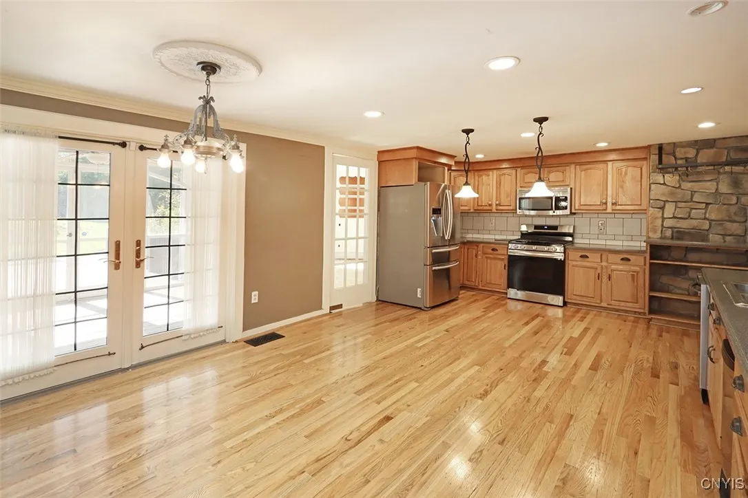 211 Collin Avenue, Manlius, New York 13066, Manlius, New York 13066, 5 Bedrooms Bedrooms, 11 Rooms Rooms,3 BathroomsBathrooms,Residential,For Sale,211 Collin Avenue, Manlius, New York 13066,S1625244