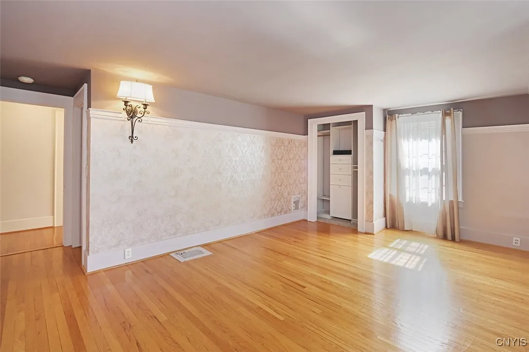 211 Collin Avenue, Manlius, New York 13066, Manlius, New York 13066, 5 Bedrooms Bedrooms, 11 Rooms Rooms,3 BathroomsBathrooms,Residential,For Sale,211 Collin Avenue, Manlius, New York 13066,S1625244
