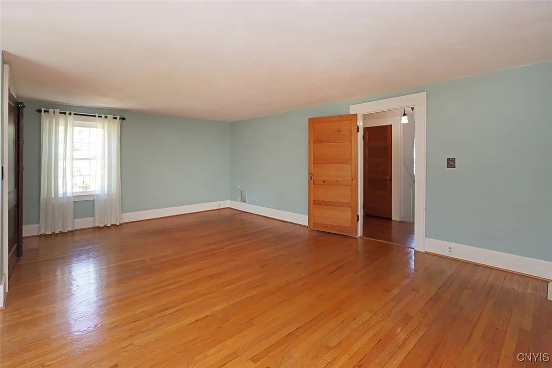 211 Collin Avenue, Manlius, New York 13066, Manlius, New York 13066, 5 Bedrooms Bedrooms, 11 Rooms Rooms,3 BathroomsBathrooms,Residential,For Sale,211 Collin Avenue, Manlius, New York 13066,S1625244