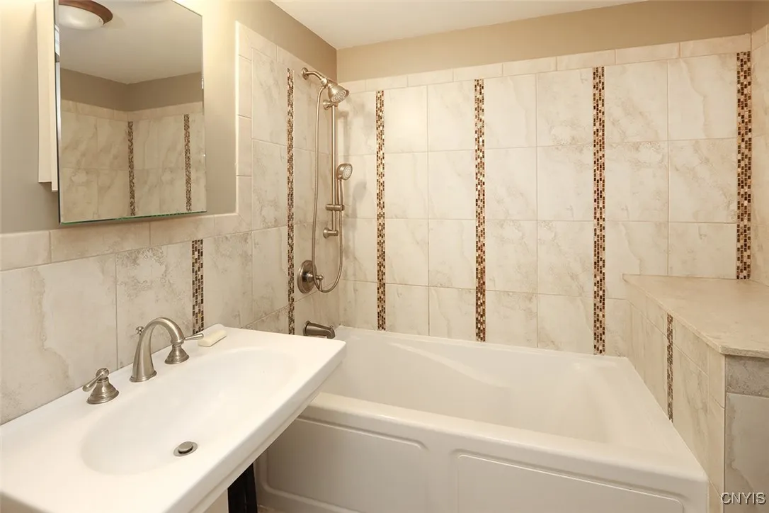 211 Collin Avenue, Manlius, New York 13066, Manlius, New York 13066, 5 Bedrooms Bedrooms, 11 Rooms Rooms,3 BathroomsBathrooms,Residential,For Sale,211 Collin Avenue, Manlius, New York 13066,S1625244