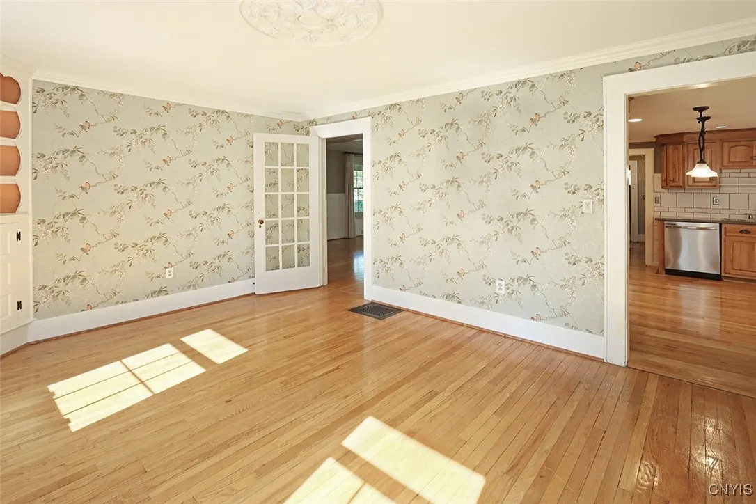 211 Collin Avenue, Manlius, New York 13066, Manlius, New York 13066, 5 Bedrooms Bedrooms, 11 Rooms Rooms,3 BathroomsBathrooms,Residential,For Sale,211 Collin Avenue, Manlius, New York 13066,S1625244