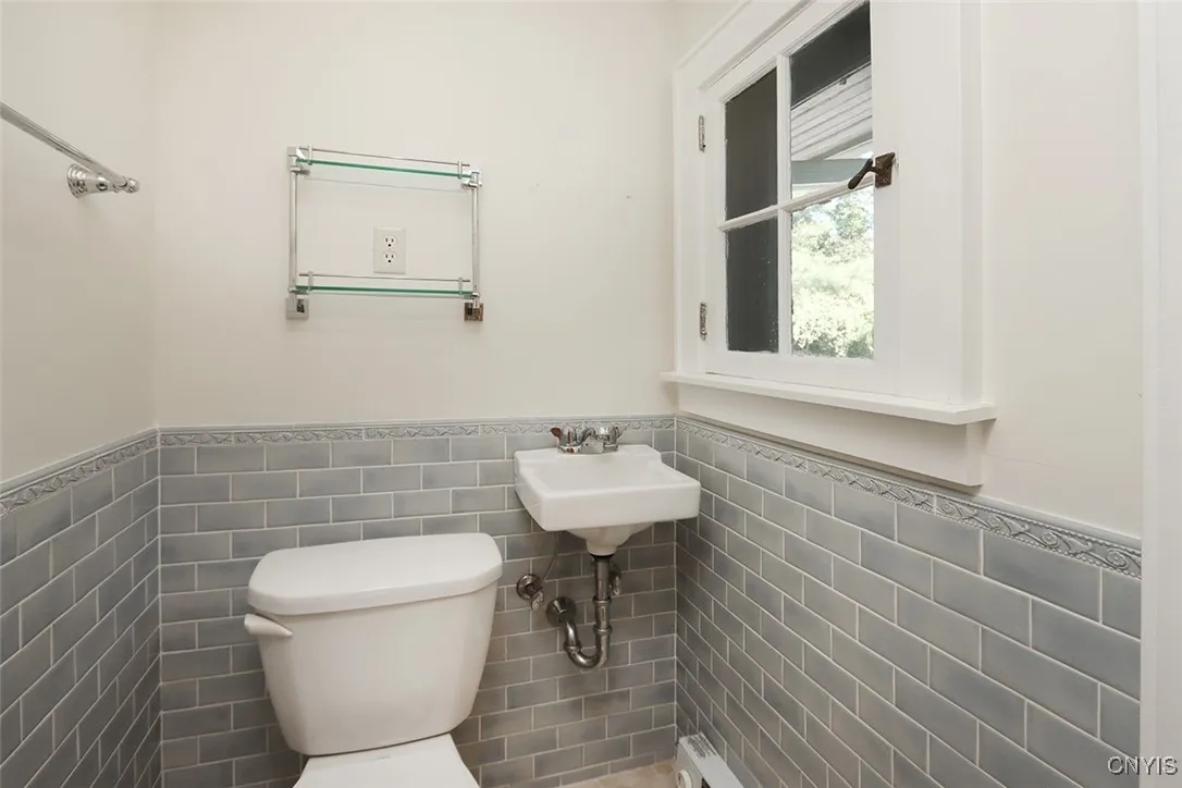 211 Collin Avenue, Manlius, New York 13066, Manlius, New York 13066, 5 Bedrooms Bedrooms, 11 Rooms Rooms,3 BathroomsBathrooms,Residential,For Sale,211 Collin Avenue, Manlius, New York 13066,S1625244