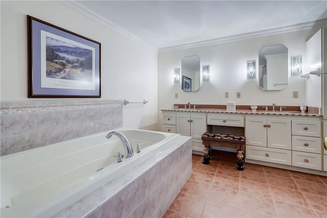 4535 Davidsons Landing Drive, Canandaigua Town, Ne, Canandaigua Town, New York 14424, 8 Bedrooms Bedrooms, 12 Rooms Rooms,4 BathroomsBathrooms,Residential,For Sale,4535 Davidsons Landing Drive, Canandaigua Town, Ne,R1623082