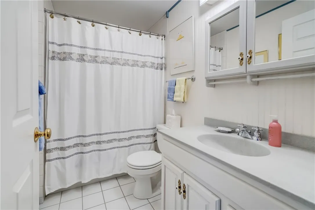 4535 Davidsons Landing Drive, Canandaigua Town, Ne, Canandaigua Town, New York 14424, 8 Bedrooms Bedrooms, 12 Rooms Rooms,4 BathroomsBathrooms,Residential,For Sale,4535 Davidsons Landing Drive, Canandaigua Town, Ne,R1623082