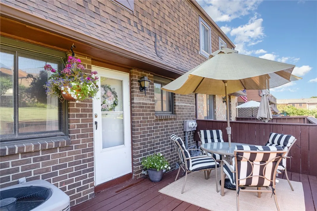 124 Surrey Hill Way, Henrietta, New York 14623, Henrietta, New York 14623, 2 Bedrooms Bedrooms, 5 Rooms Rooms,1 BathroomBathrooms,Residential,For Sale,124 Surrey Hill Way, Henrietta, New York 14623,R1621515