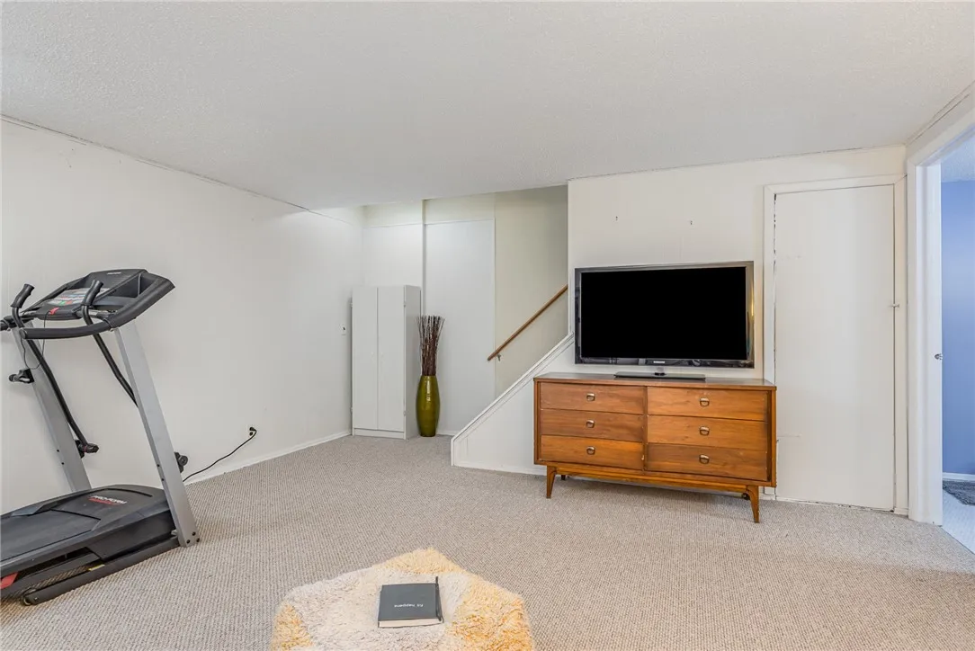 124 Surrey Hill Way, Henrietta, New York 14623, Henrietta, New York 14623, 2 Bedrooms Bedrooms, 5 Rooms Rooms,1 BathroomBathrooms,Residential,For Sale,124 Surrey Hill Way, Henrietta, New York 14623,R1621515