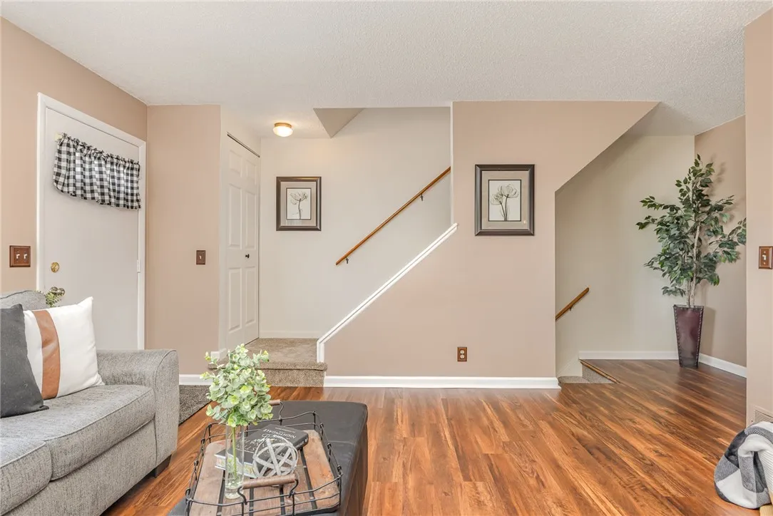 124 Surrey Hill Way, Henrietta, New York 14623, Henrietta, New York 14623, 2 Bedrooms Bedrooms, 5 Rooms Rooms,1 BathroomBathrooms,Residential,For Sale,124 Surrey Hill Way, Henrietta, New York 14623,R1621515