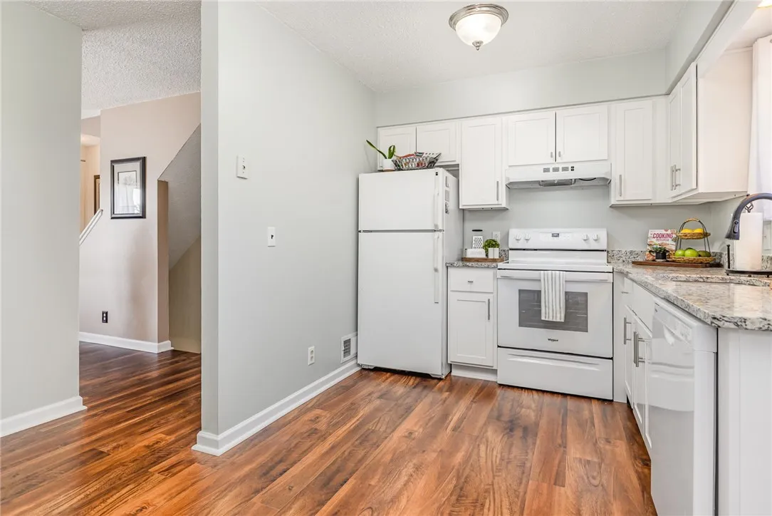124 Surrey Hill Way, Henrietta, New York 14623, Henrietta, New York 14623, 2 Bedrooms Bedrooms, 5 Rooms Rooms,1 BathroomBathrooms,Residential,For Sale,124 Surrey Hill Way, Henrietta, New York 14623,R1621515