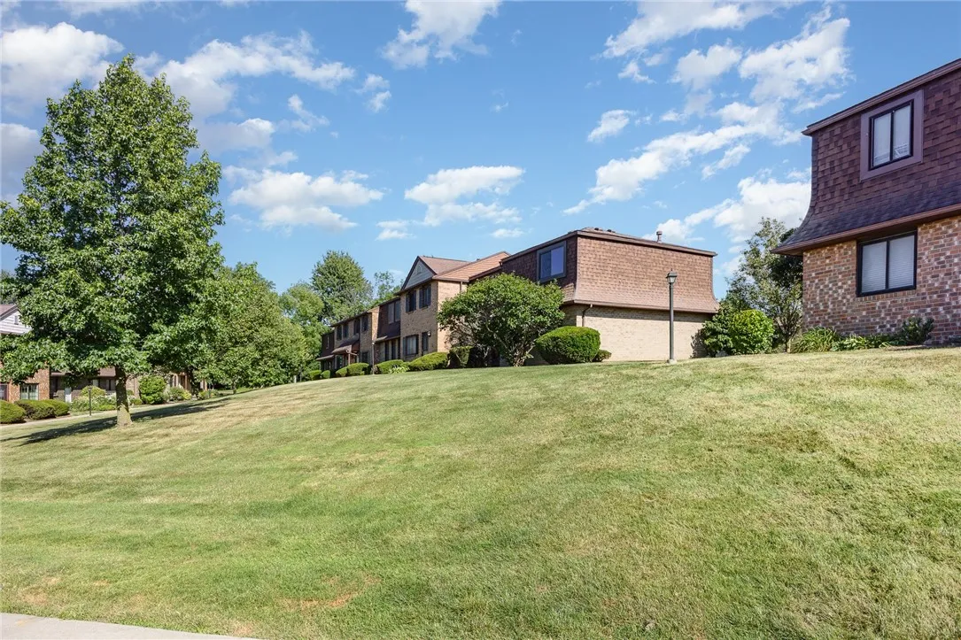 124 Surrey Hill Way, Henrietta, New York 14623, Henrietta, New York 14623, 2 Bedrooms Bedrooms, 5 Rooms Rooms,1 BathroomBathrooms,Residential,For Sale,124 Surrey Hill Way, Henrietta, New York 14623,R1621515