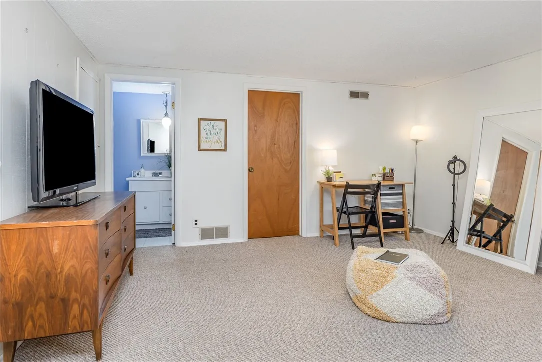 124 Surrey Hill Way, Henrietta, New York 14623, Henrietta, New York 14623, 2 Bedrooms Bedrooms, 5 Rooms Rooms,1 BathroomBathrooms,Residential,For Sale,124 Surrey Hill Way, Henrietta, New York 14623,R1621515