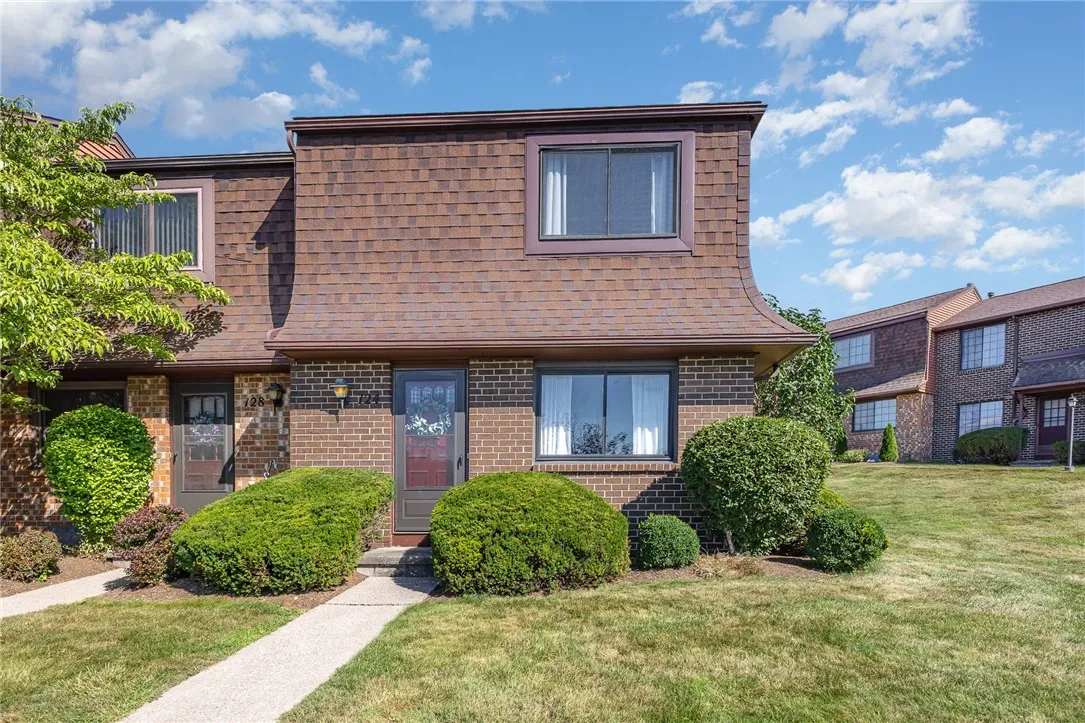 124 Surrey Hill Way, Henrietta, New York 14623, Henrietta, New York 14623, 2 Bedrooms Bedrooms, 5 Rooms Rooms,1 BathroomBathrooms,Residential,For Sale,124 Surrey Hill Way, Henrietta, New York 14623,R1621515