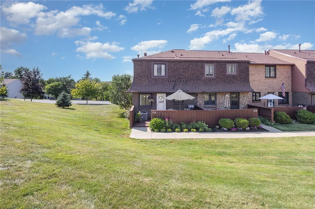 124 Surrey Hill Way, Henrietta, New York 14623, Henrietta, New York 14623, 2 Bedrooms Bedrooms, 5 Rooms Rooms,1 BathroomBathrooms,Residential,For Sale,124 Surrey Hill Way, Henrietta, New York 14623,R1621515