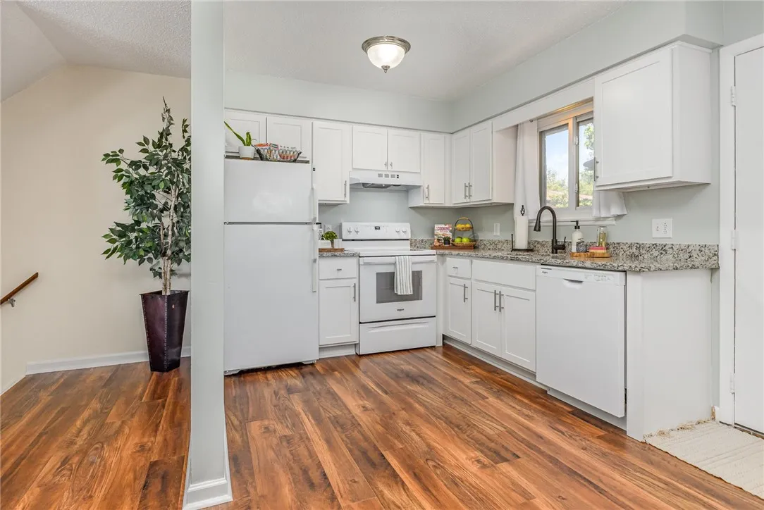 124 Surrey Hill Way, Henrietta, New York 14623, Henrietta, New York 14623, 2 Bedrooms Bedrooms, 5 Rooms Rooms,1 BathroomBathrooms,Residential,For Sale,124 Surrey Hill Way, Henrietta, New York 14623,R1621515