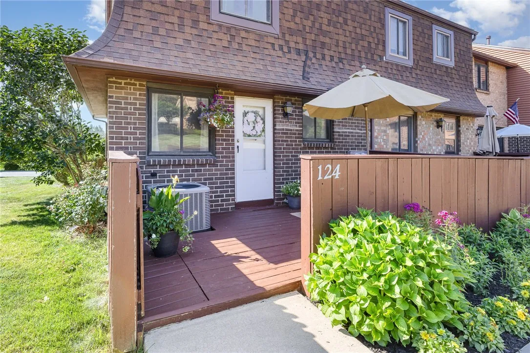 124 Surrey Hill Way, Henrietta, New York 14623, Henrietta, New York 14623, 2 Bedrooms Bedrooms, 5 Rooms Rooms,1 BathroomBathrooms,Residential,For Sale,124 Surrey Hill Way, Henrietta, New York 14623,R1621515