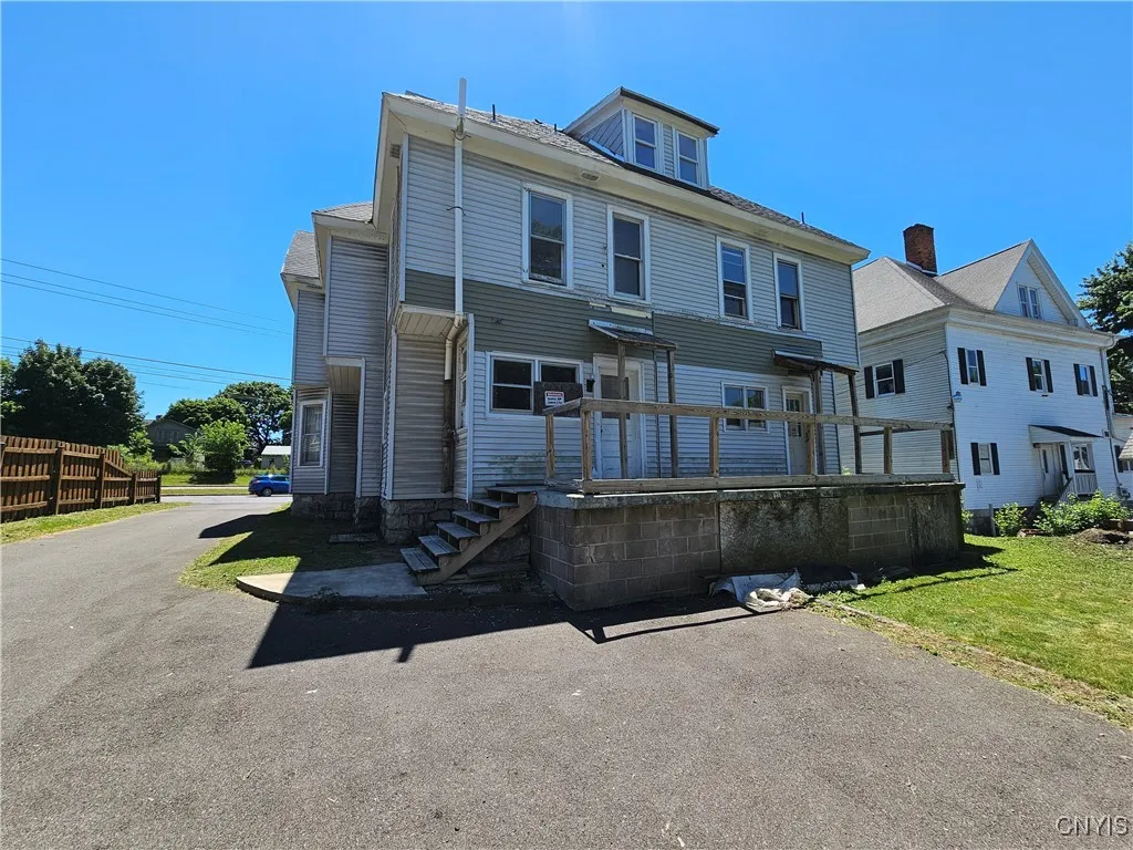 37 Arterial West, Auburn, New York 13021, Auburn, New York 13021, 7 Bedrooms Bedrooms, ,Multi Family,For Sale,37 Arterial West, Auburn, New York 13021,S1625420