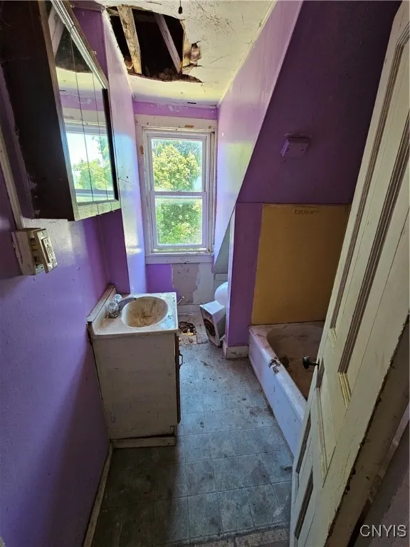 37 Arterial West, Auburn, New York 13021, Auburn, New York 13021, 7 Bedrooms Bedrooms, ,Multi Family,For Sale,37 Arterial West, Auburn, New York 13021,S1625420