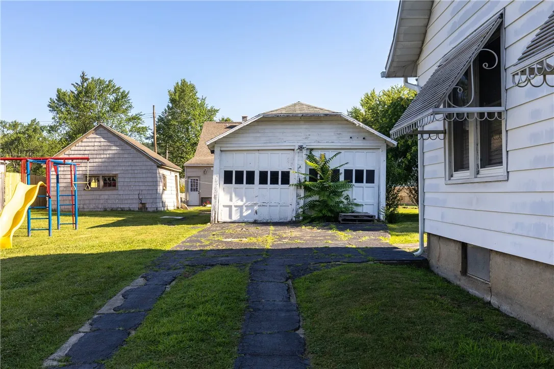 1244 West 1st Street, Elmira, New York 14905, Elmira, New York 14905, 2 Bedrooms Bedrooms, 7 Rooms Rooms,Residential,For Sale,1244 West 1st Street, Elmira, New York 14905,R1625068
