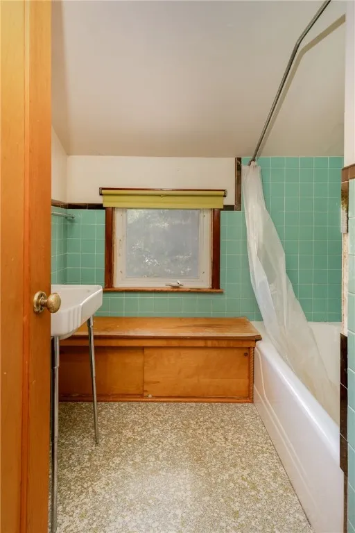 1244 West 1st Street, Elmira, New York 14905, Elmira, New York 14905, 2 Bedrooms Bedrooms, 7 Rooms Rooms,Residential,For Sale,1244 West 1st Street, Elmira, New York 14905,R1625068