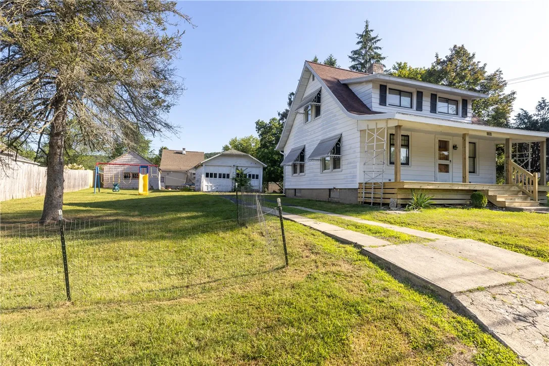 1244 West 1st Street, Elmira, New York 14905, Elmira, New York 14905, 2 Bedrooms Bedrooms, 7 Rooms Rooms,Residential,For Sale,1244 West 1st Street, Elmira, New York 14905,R1625068
