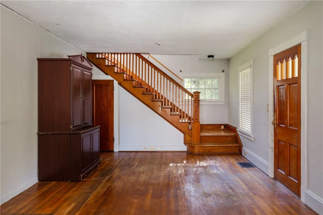 1244 West 1st Street, Elmira, New York 14905, Elmira, New York 14905, 2 Bedrooms Bedrooms, 7 Rooms Rooms,Residential,For Sale,1244 West 1st Street, Elmira, New York 14905,R1625068